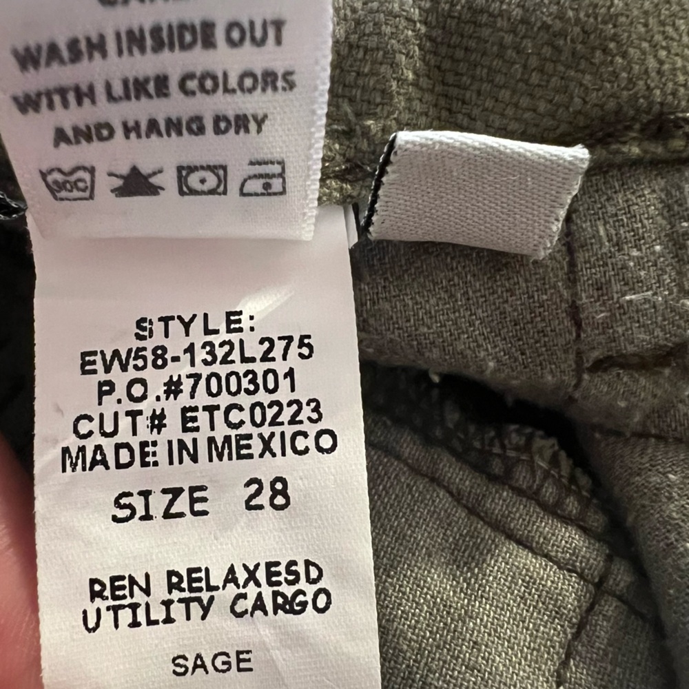 *Flawed* NWOT Women’s Etica Ren Cropped Relaxed Cargo Pant Size 28 Sage - Picture 10 of 11
